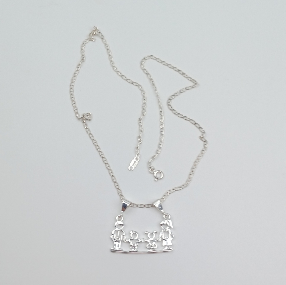 925‎ sterling silver Family pendant necklace mom dad a boy and a girls